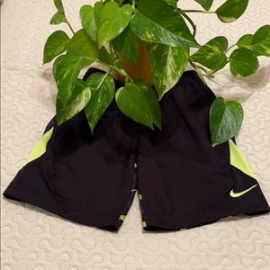 Nike Youth Size 7/L Black and Neon Green Shorts